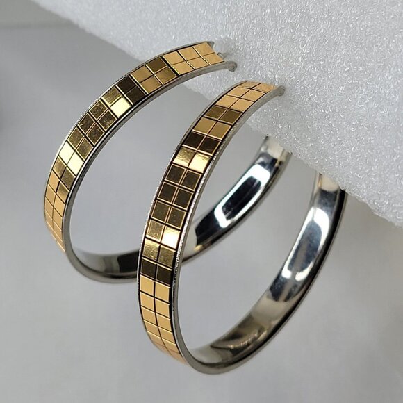 Tile Pattern Gold Tone Round Hoop Earrings - Picture 3 of 11